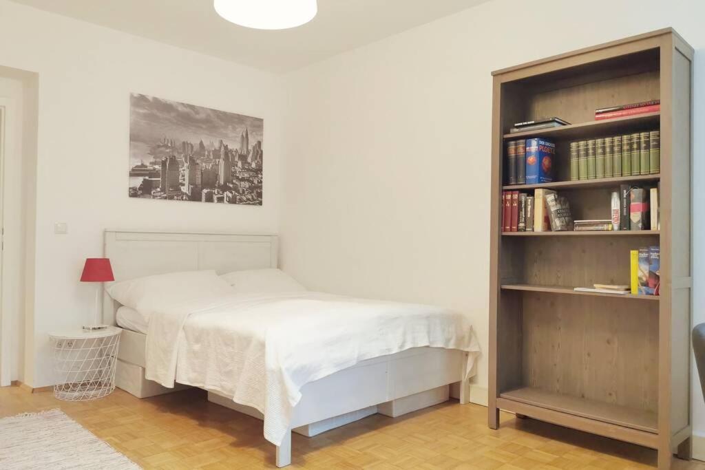 Apartamento Symphony - Tram Station To The Opera 1 Min Away Viena Exterior foto