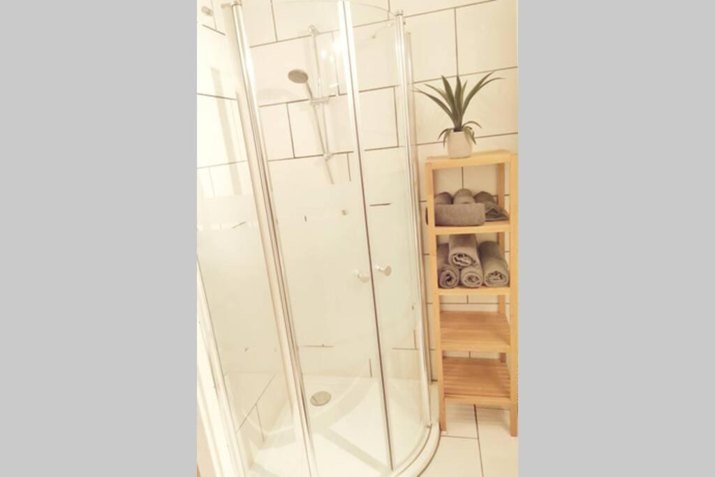 Apartamento Symphony - Tram Station To The Opera 1 Min Away Viena Exterior foto